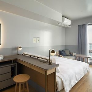 Zimmer mit Kingsize-Bett